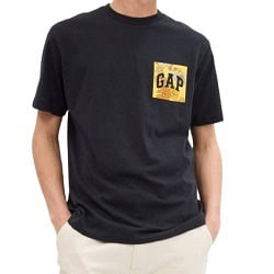 GAP discounts of 63% on T-shirts with a floral print and the GAP logo, made of excellent materials