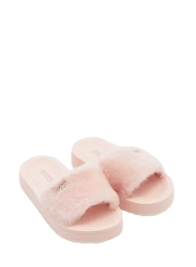 Shop Youth Kashton Jeryl Slide from Namshi today at a 73% discount before stock runs out!